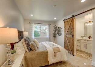 13604 116th Pl NE in Kirkland, WA - Foto de edificio - Building Photo