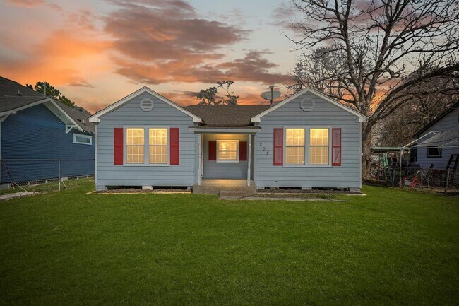 202 Sylvester Rd photo'