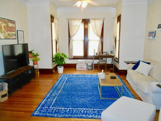 227 Walnut St, Unit 1 in Newton, MA - Building Photo - Building Photo