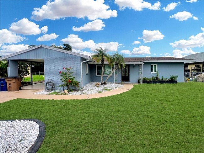 2210 Parkview Dr in Ft. Myers, FL - Building Photo - Building Photo