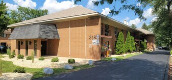 318 W Naperville Rd in Westmont, IL - Building Photo