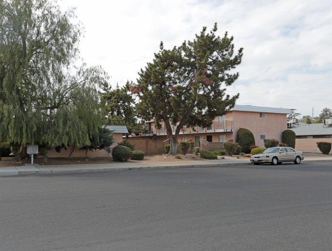 Old Town Apartments in Clovis, CA - Foto de edificio - Building Photo