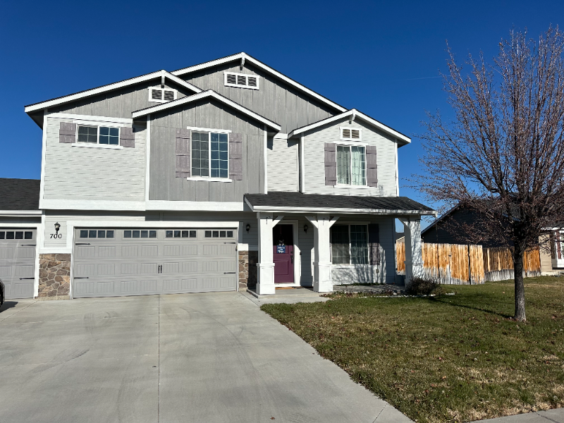 700 SW Portal St in Mountain Home, ID - Building Photo