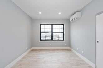 104-22 Astoria Blvd in Queens, NY - Building Photo - Building Photo