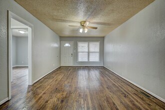 547 SW 49th St in Oklahoma City, OK - Building Photo - Building Photo