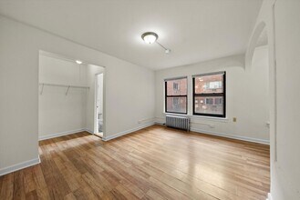5417 Kenmore LLC in Chicago, IL - Building Photo - Interior Photo