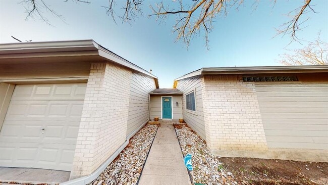 10214 Missel Thrush Dr in Austin, TX - Building Photo - Building Photo