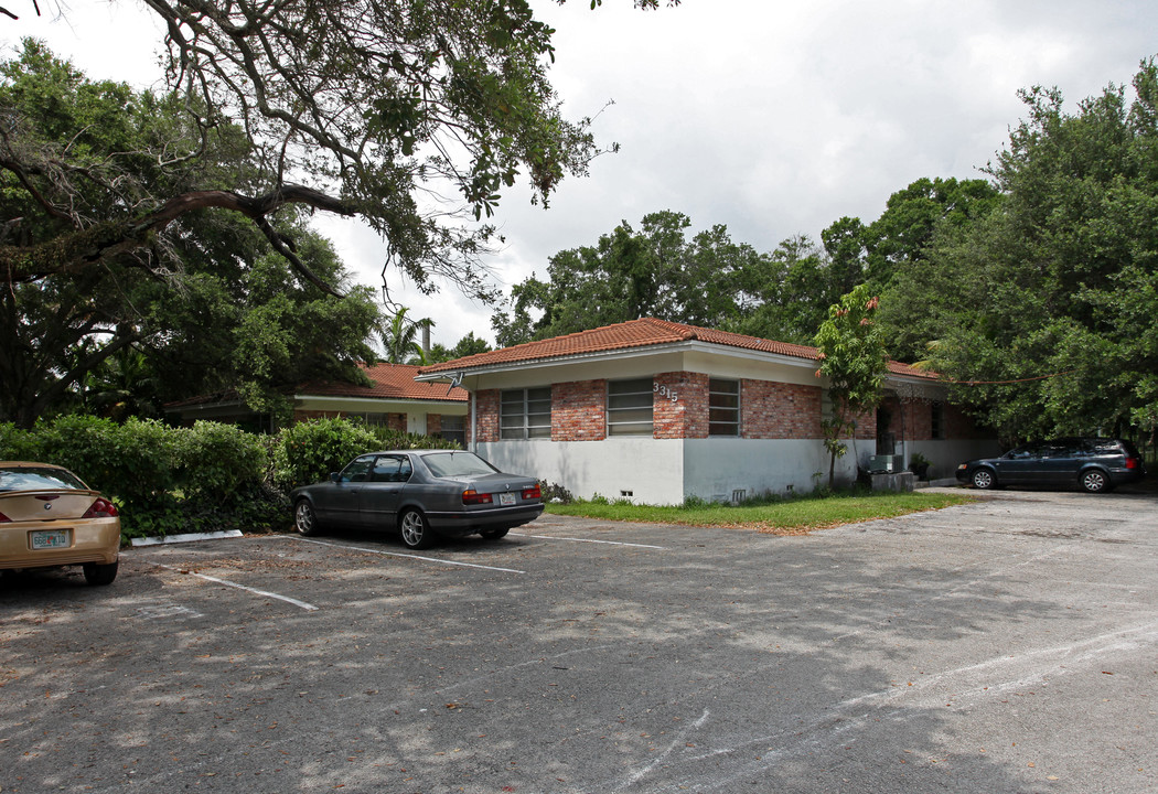 Edgewood Manor in Fort Lauderdale, FL - Building Photo