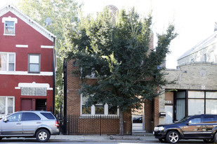 2131 W 18th St in Chicago, IL - Building Photo