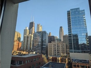 1 E Scott St in Chicago, IL - Building Photo - Building Photo