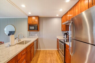 13954 NE 60th Way in Redmond, WA - Building Photo - Building Photo