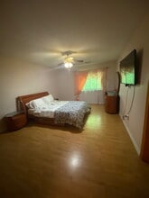 16 Greenbriar Dr in Farmington, CT - Building Photo - Building Photo
