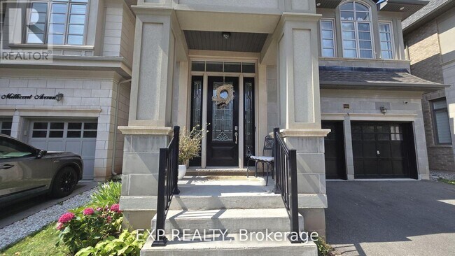 3102 Millicent Ave in Oakville, ON - Building Photo - Building Photo