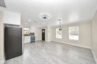 7066 Villa Dr in Houston, TX - Building Photo - Building Photo