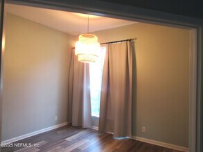 2106 Forest Gate Dr E in Jacksonville, FL - Building Photo - Building Photo