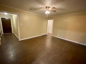 613 NW Sandra Ln in Burleson, TX - Building Photo - Building Photo