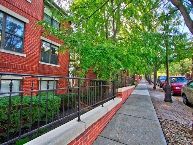 property at 425 W 9th St