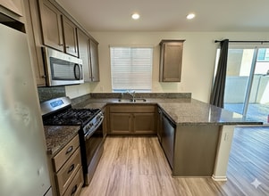 1998 Tangelo Way in Santa Paula, CA - Building Photo - Building Photo