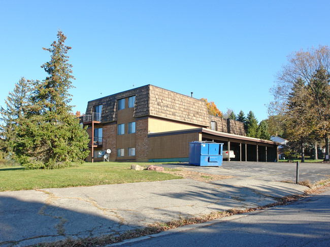 4890 Brookwood Rd in Youngstown, OH - Foto de edificio - Building Photo