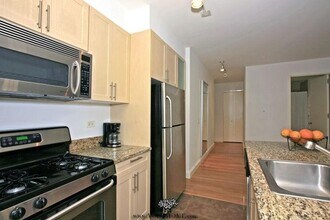 1 Hanover Square, Unit 21R in New York, NY - Building Photo - Building Photo