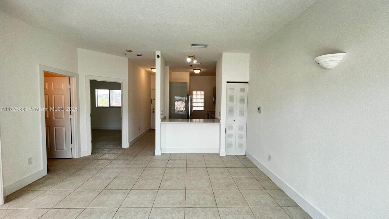 695 SW 11th St in Miami, FL - Building Photo