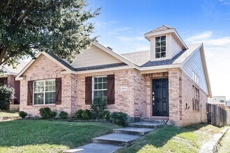 8912 Wild Rose Ln in Cross Roads, TX - Foto de edificio - Building Photo