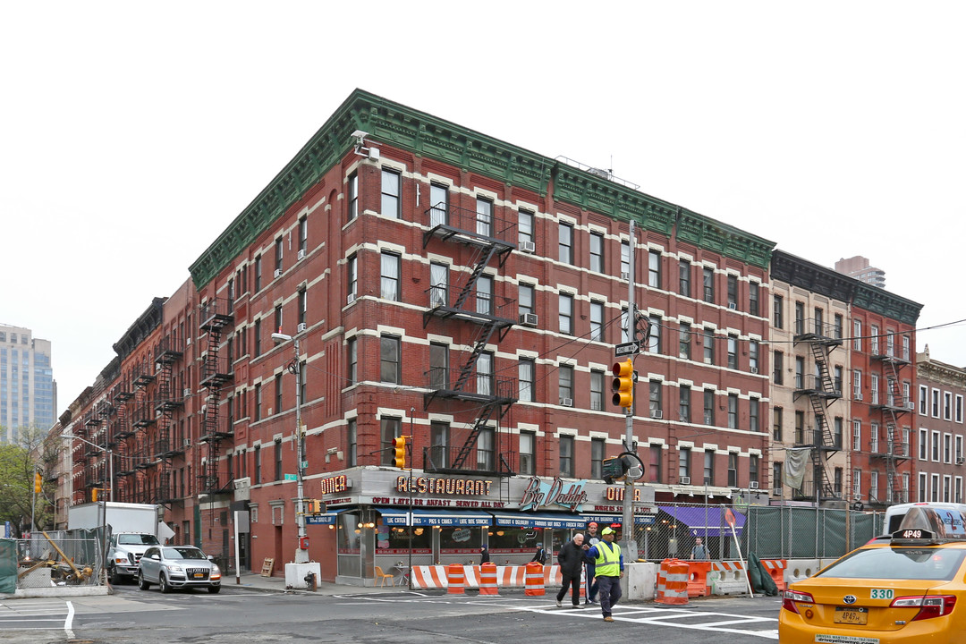 1596 Second Ave in New York, NY - Building Photo