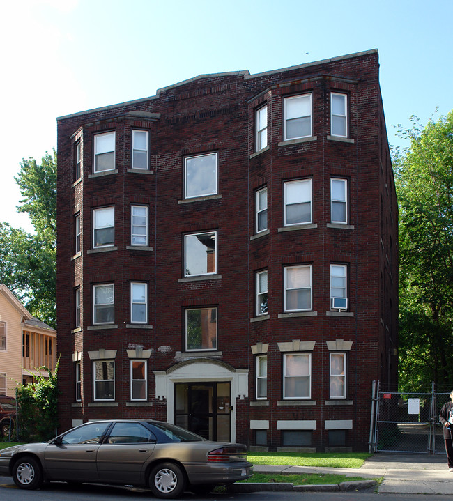 17 E Hooker St in Springfield, MA - Foto de edificio - Building Photo