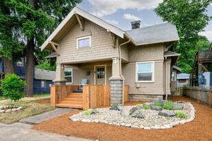 561 Madison St in Eugene, OR - Building Photo