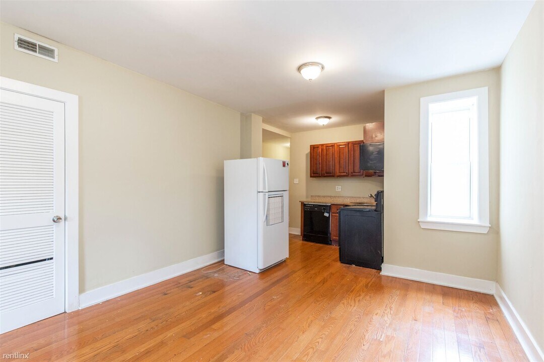 2310 N Park Ave Photo