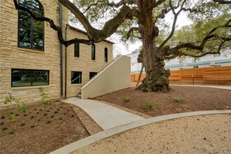 211 W Johanna St in Austin, TX - Building Photo - Building Photo