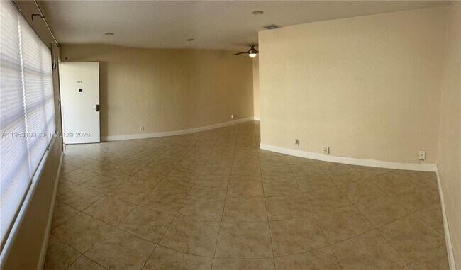 3923 NE 166th St in North Miami Beach, FL - Building Photo - Building Photo