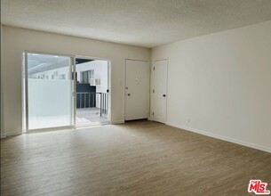 1261 Laurel Ave in West Hollywood, CA - Building Photo - Building Photo