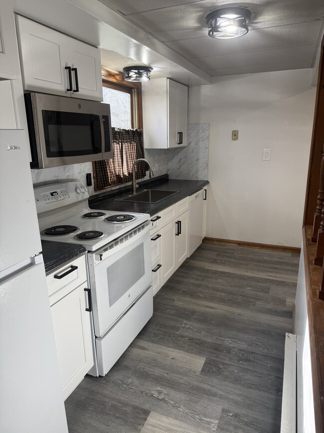322 Valley Rd, Unit #102