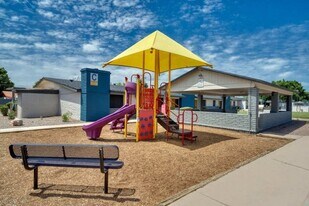 Connect on University Apartments in Mesa, AZ - Building Photo