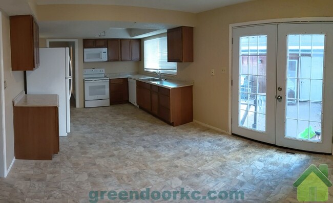 6136 E 129th St in Grandview, MO - Building Photo - Interior Photo