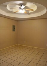 715 S Dfw Dr, Unit #2 in Edinburg, TX - Foto de edificio - Building Photo