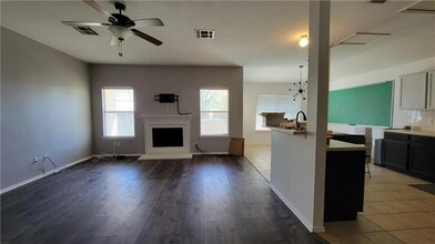 3819 Eagles Nest St in Round Rock, TX - Foto de edificio - Building Photo