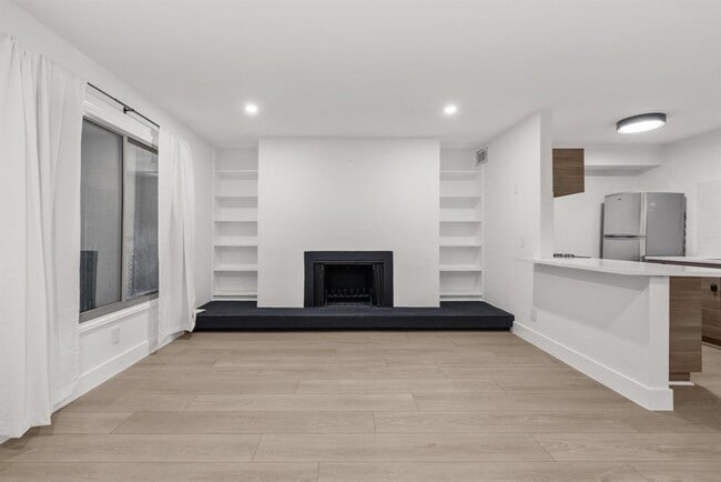 property at 505 W 7th St