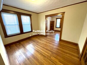 2319 Centre St, Unit 1 in Boston, MA - Building Photo - Building Photo
