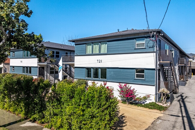 715 E Garfield Ave in Glendale, CA - Foto de edificio - Building Photo