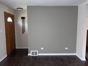 5753 Washington St in Downers Grove, IL - Building Photo - Building Photo
