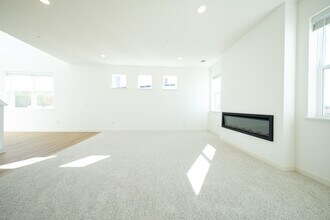 10503 Harbor Ln N in Maple Grove, MN - Building Photo - Building Photo