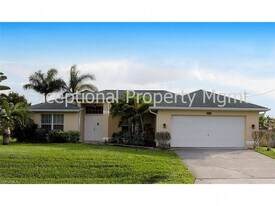 2130 Cape Coral Pky W in Cape Coral, FL - Building Photo