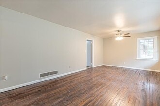 149 Meadow Park Ln SW in Atlanta, GA - Building Photo - Building Photo