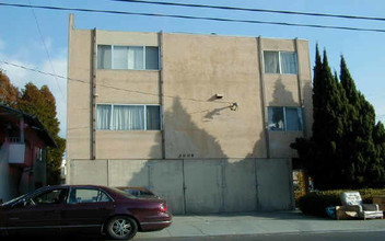 3000 Fruitvale Ave in Oakland, CA - Building Photo - Building Photo