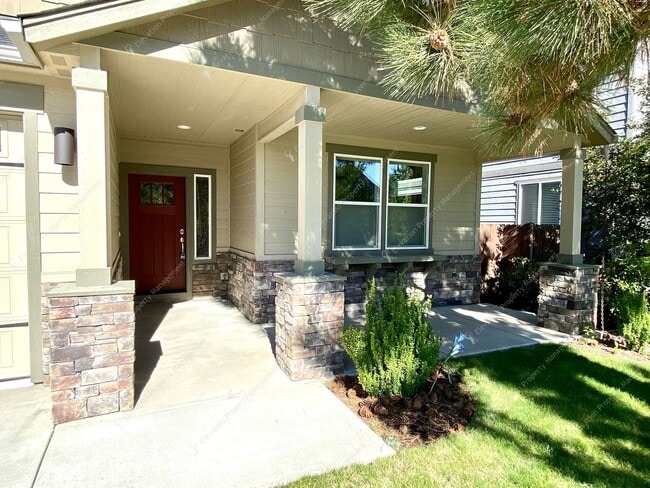 63257 NW Newhall Pl in Bend, OR - Building Photo - Building Photo