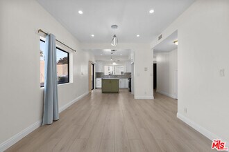 1027 S Bedford St in Los Angeles, CA - Building Photo - Building Photo