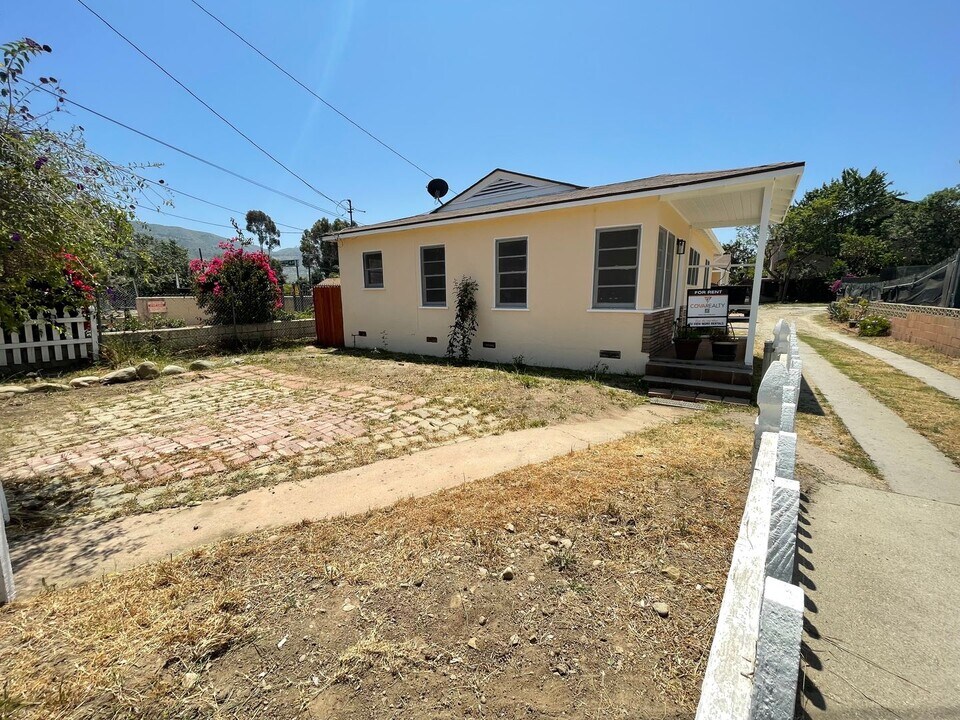 234 S 12th St in Santa Paula, CA - Foto de edificio