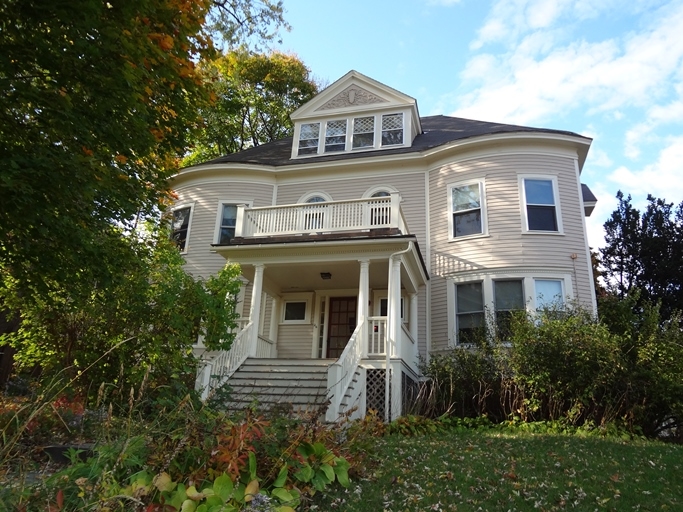 26 Bedford Ter in Northampton, MA - Foto de edificio